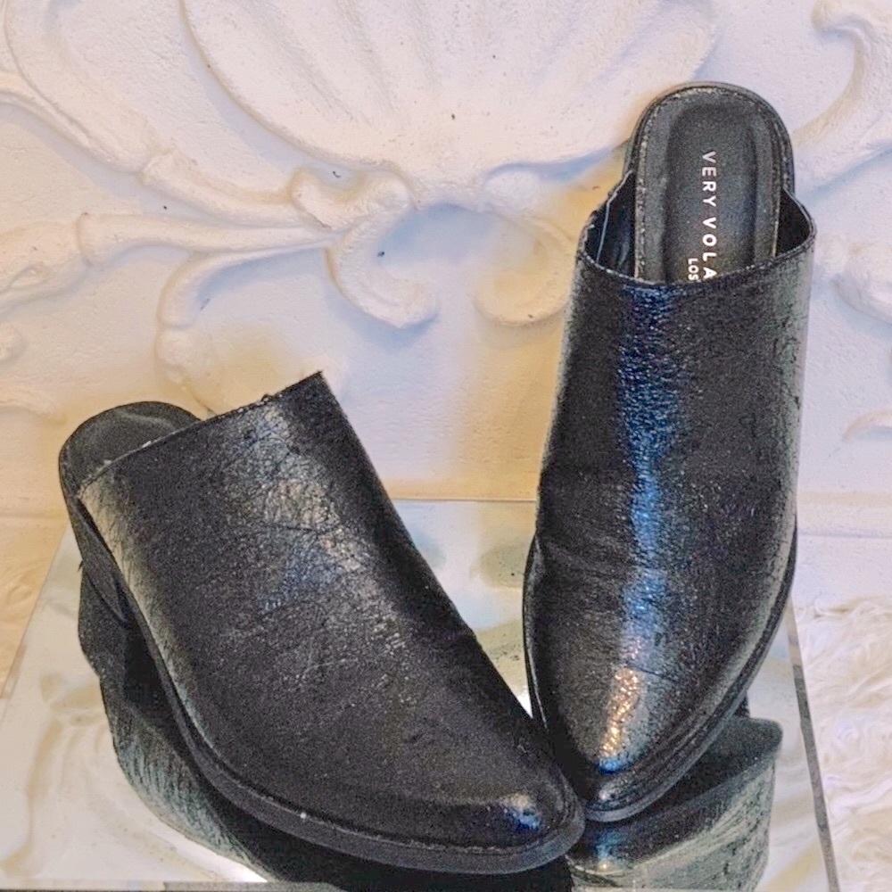 Black Pointed Toe Mule Slide